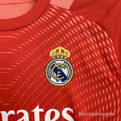 2025/26 كيدز ريال مدريد 2025/26 قميص حارس مرمى ريال مدريد برتقالي اللون أحمر