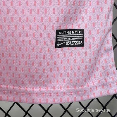 2025/26 باريس سان جيرمان باريس سان جيرمان باريس سان جيرمان إصدار خاص وردي اللون الوردي