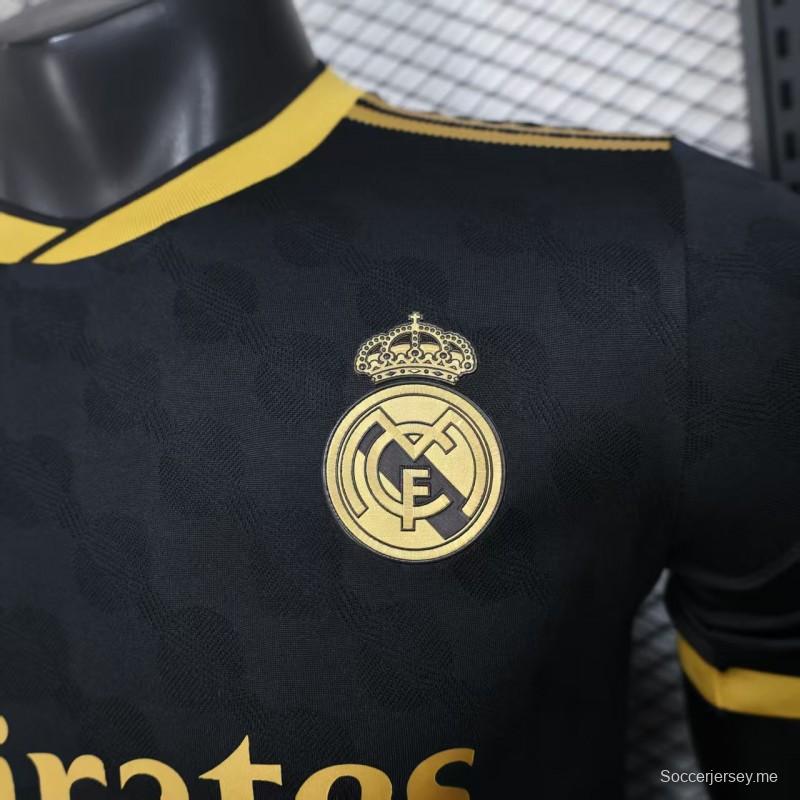 نسخة اللاعب 25/26 ريال مدريد أسود بحواف ذهبية اللون أسود بحواف ذهبية