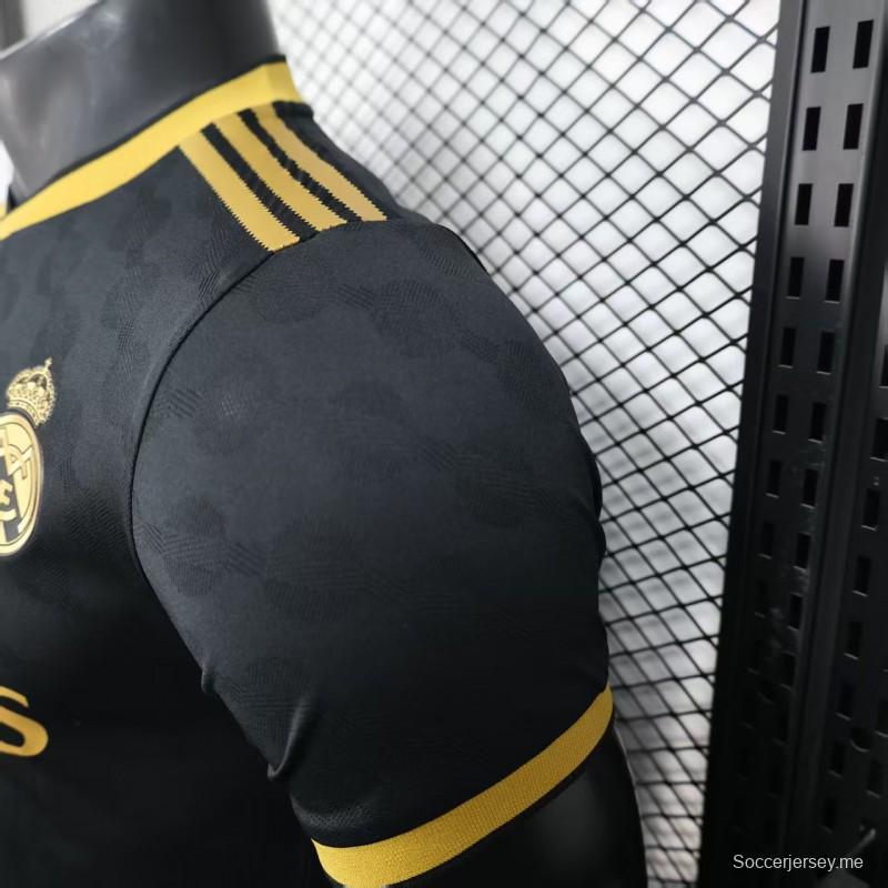نسخة اللاعب 25/26 ريال مدريد أسود بحواف ذهبية اللون أسود بحواف ذهبية