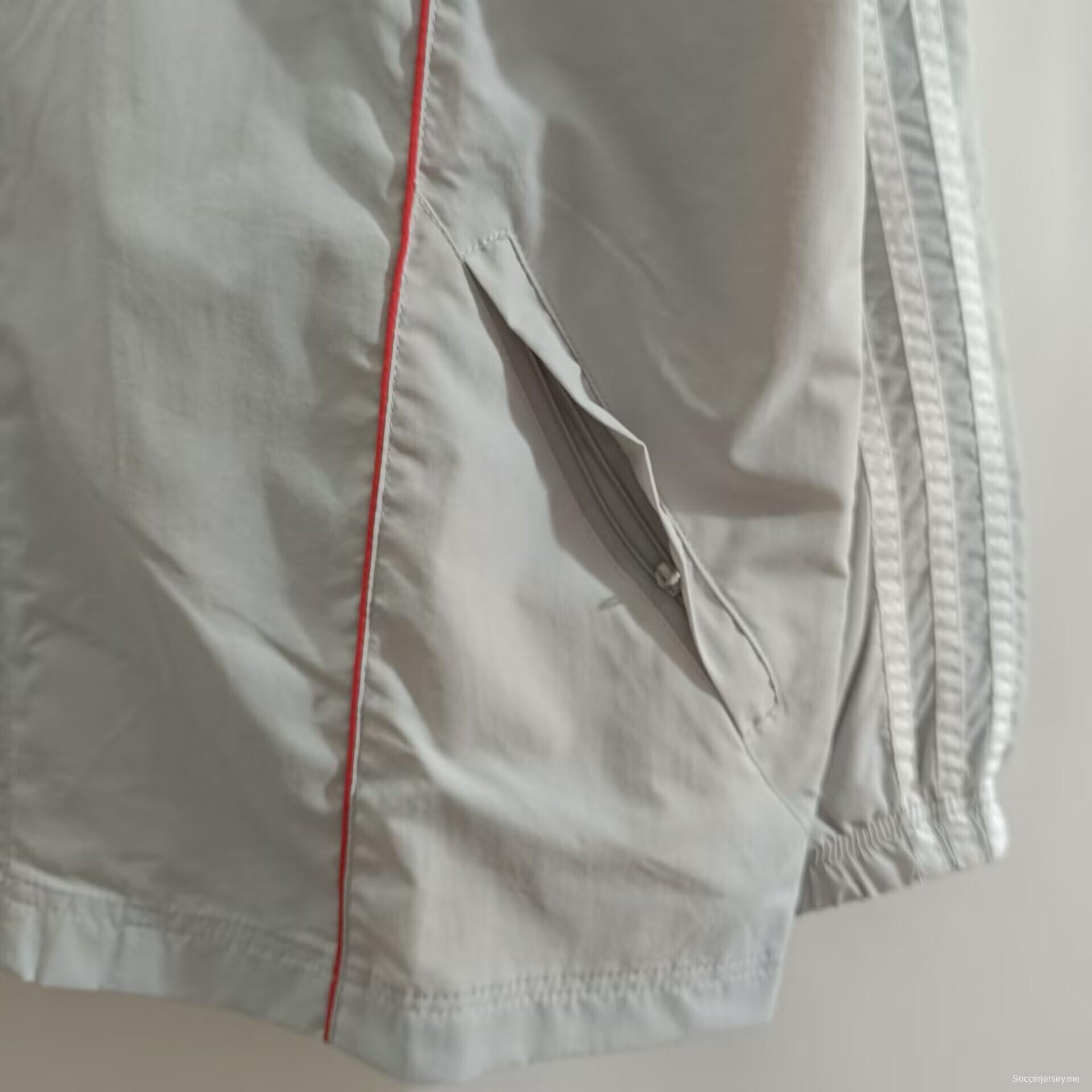 25/26 سترة رياضية كلاسيكية من أديداس بايرن ميونيخ - إصدار كلاسيكي باللون الفضي/الأزرق