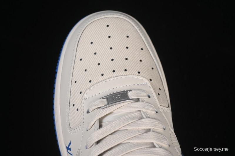 حذاء نايك اير فورس 1 '07 منخفض من نايك اير فورس 1 '07 LV Collaboration Mesh Panel باللون الأزرق الفاتح - QW5836-025