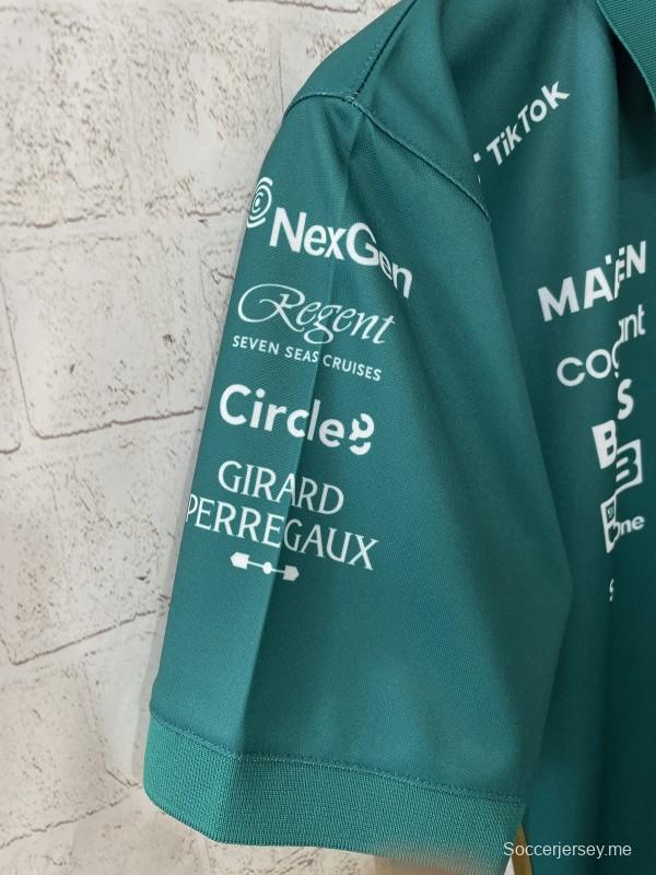 بولو فريق أستون مارتن أرامكو للفورمولا 1 2025 فريق أستون مارتن أرامكو للفورمولا 1 أخضر داكن مع سحاب أصفر