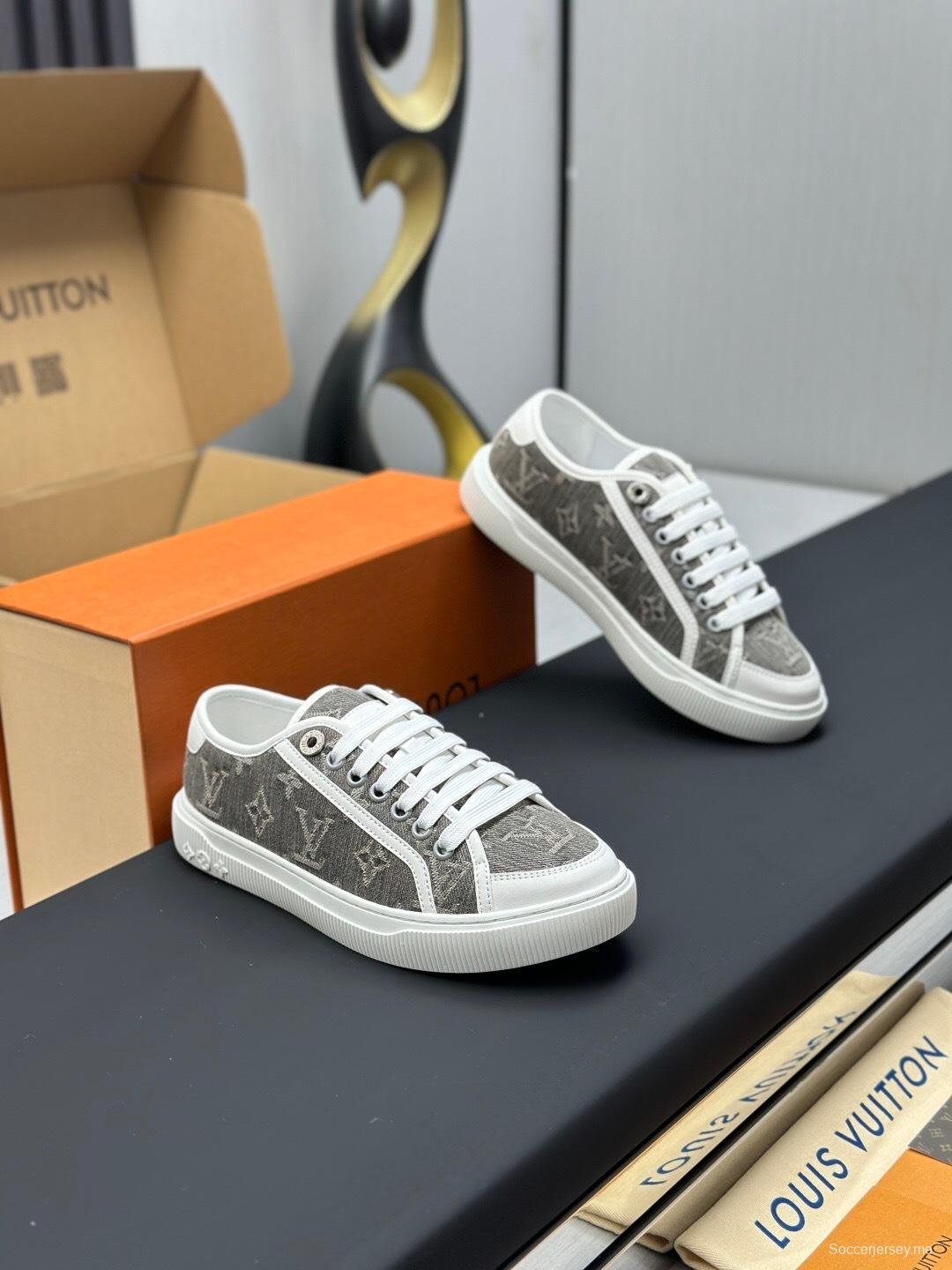 حذاء رياضي أبيض كاجوال بطبعة حيوان بنقشة مونوغرام من لويس فويتون تايم أوت سيريز - تايم أوت