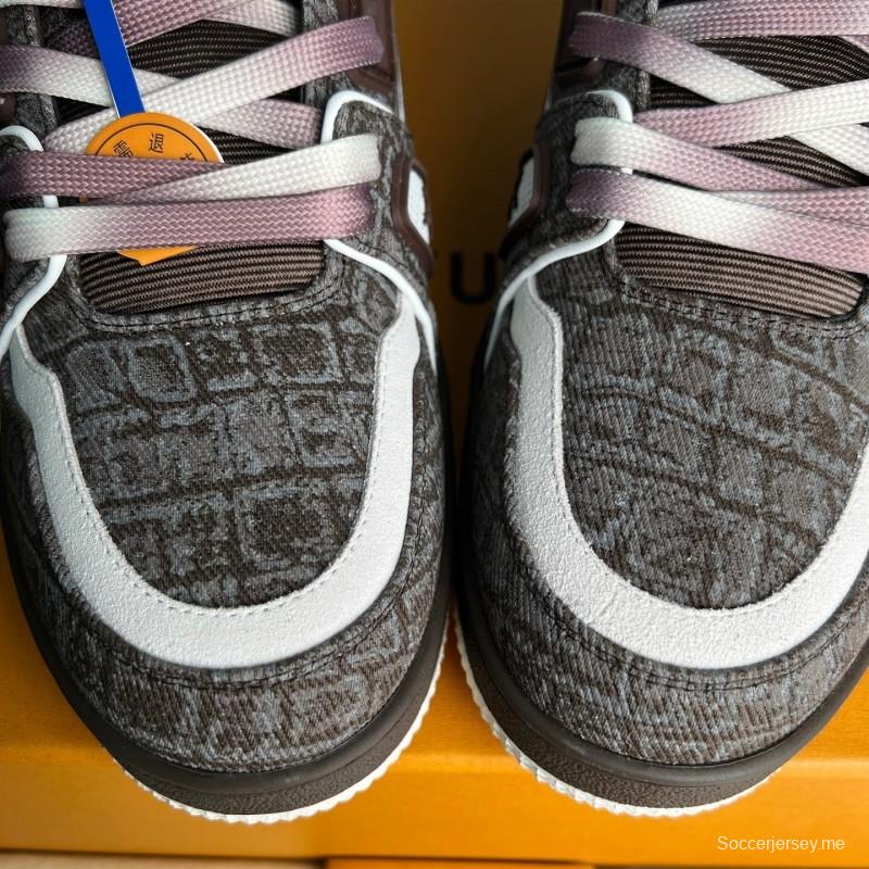 حذاء رياضي فاخر من مجموعة لويس فويتون 2025 لربيع/صيف 2025 بشعار العلامة التجارية ونعل خارجي من مادة TPU ثنائي اللون - YC