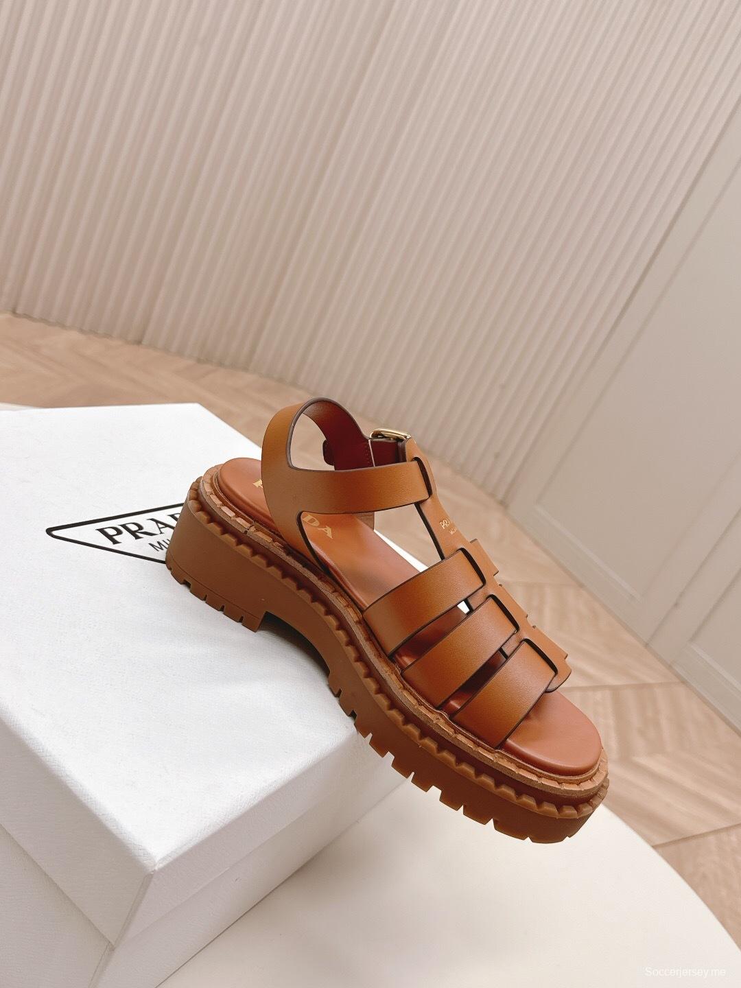 برادا صندل روماني ذو كعب منخفض لربيع وصيف 2025 لربيع وصيف 2025 - LY00290