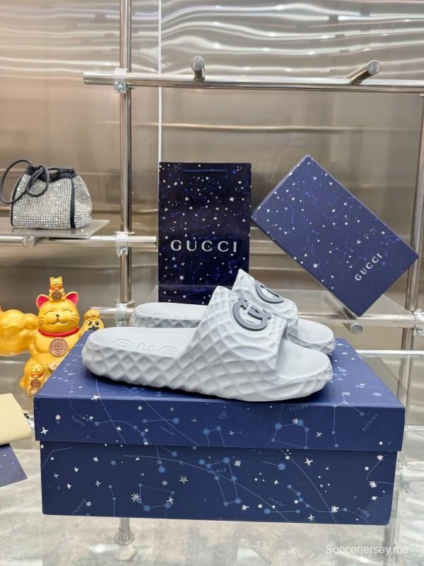 صندل غوتشي ليدو ليدو المتشابك G المطاطي المزخرف للرجال - AS00170