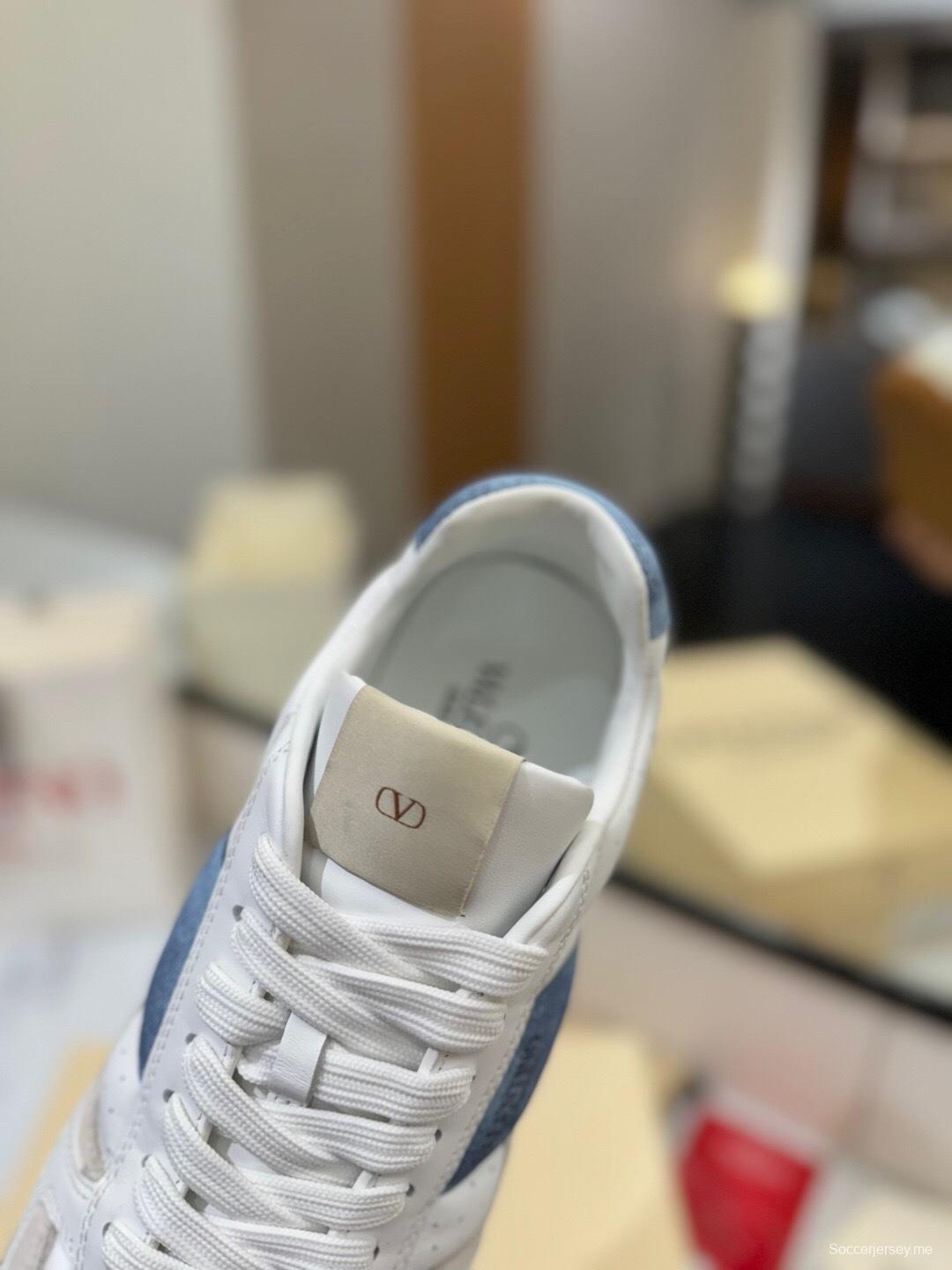 حذاء رياضي كاجوال من فالنتينو 2025 بحزام فيلكرو كبير على شكل حرف V - AS00370