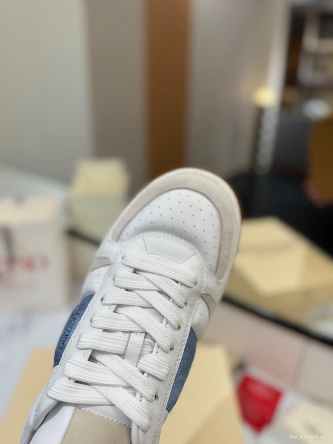 حذاء رياضي كاجوال من فالنتينو 2025 بحزام فيلكرو كبير على شكل حرف V - AS00370