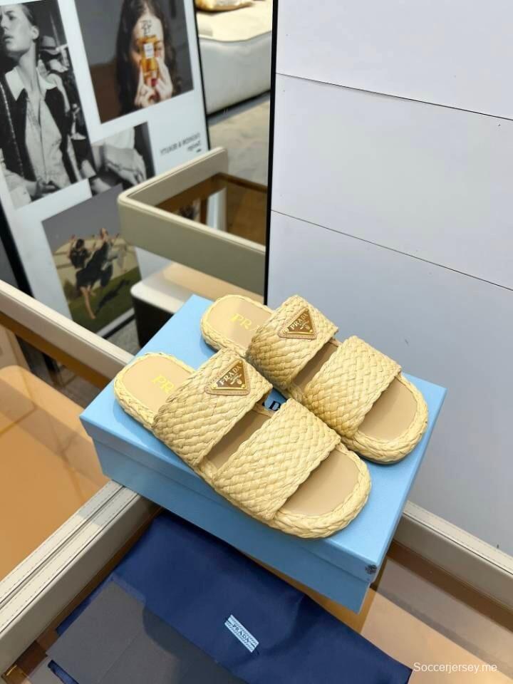 صنادل برادا 2025 من برادا صندل منسوج يدويًا من الرافيا مفتوح من الأمام - KFY00260