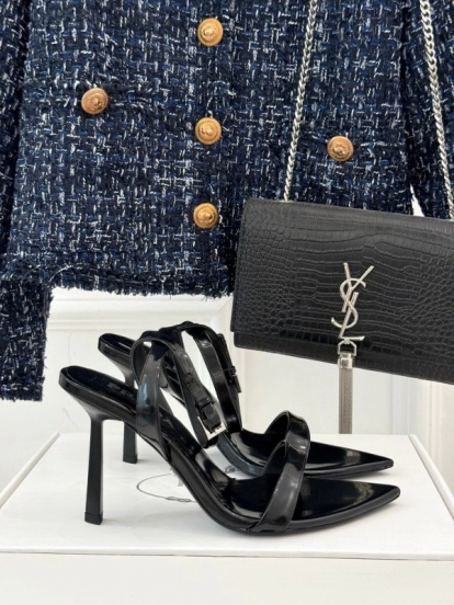 صندل برادا 2025 بإبزيم مثلث الشكل مدبب عند الكعب العالي - KFY00280