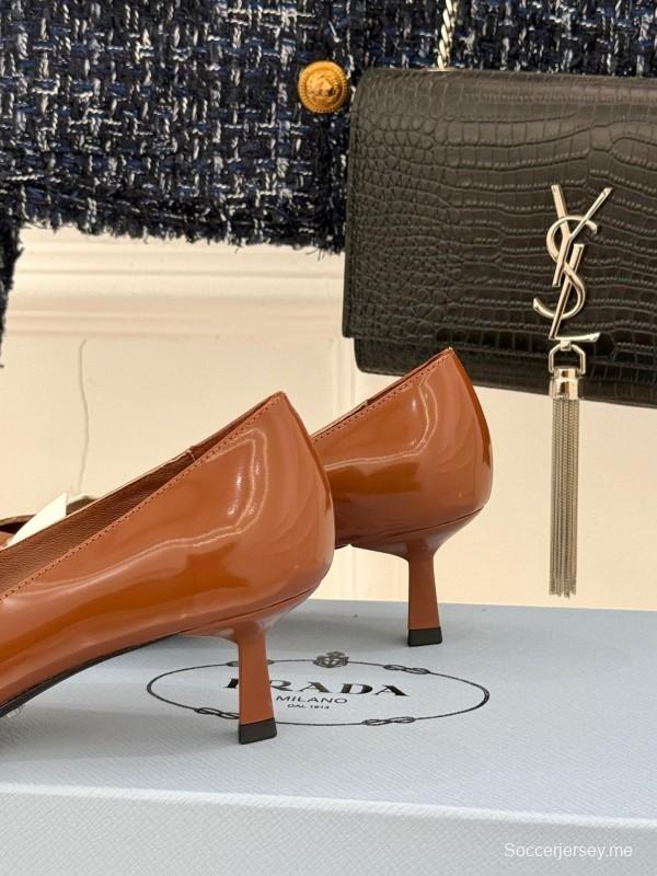 بربادا 2025 حذاء بكعب مدبب من الأمام بكعب عالٍ - KFY00310