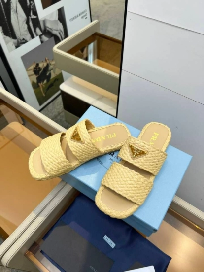 صنادل برادا 2025 من برادا صندل منسوج يدويًا من الرافيا مفتوح من الأمام - KFY00260