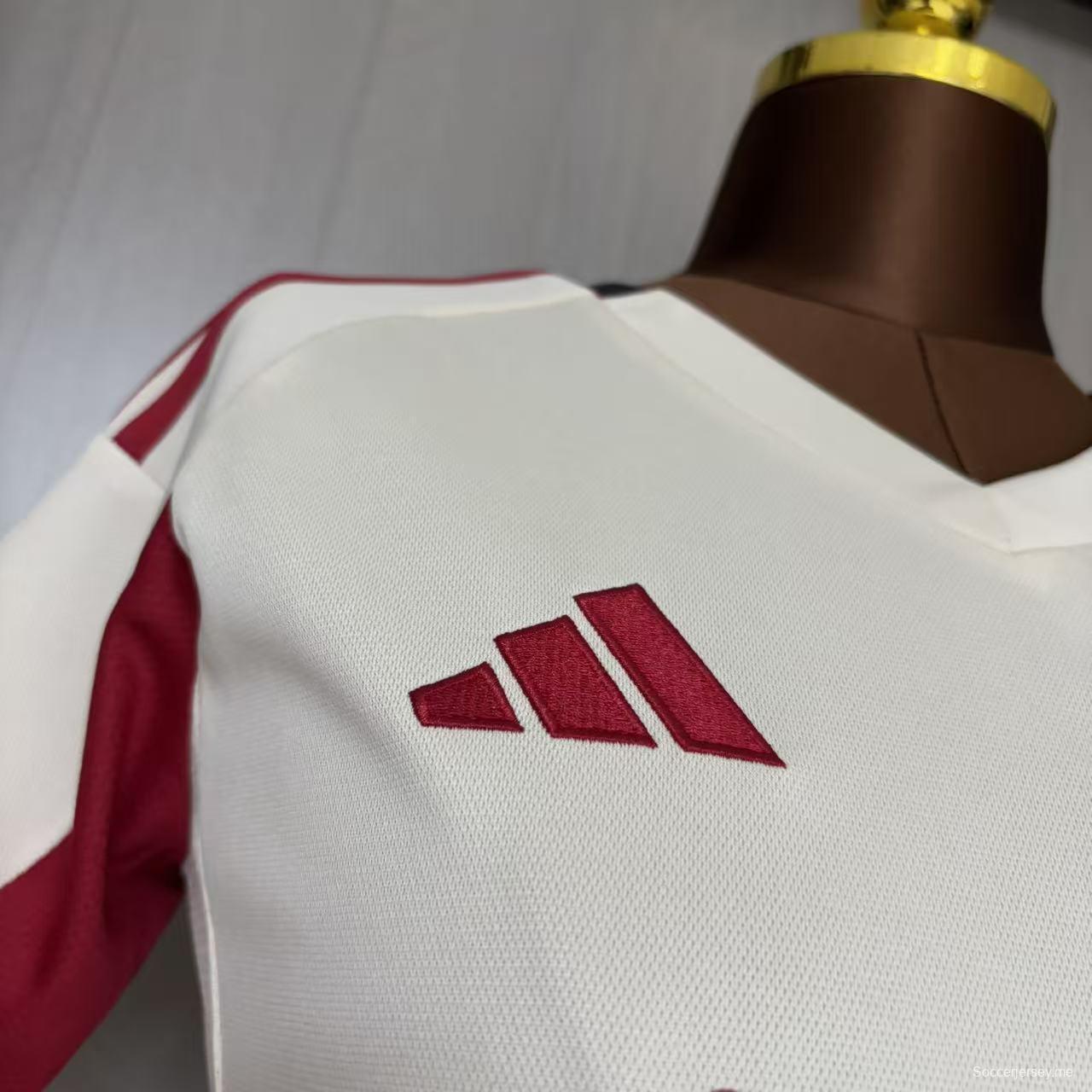 25/26 قميص ليفربول للسيدات خارج الملعب