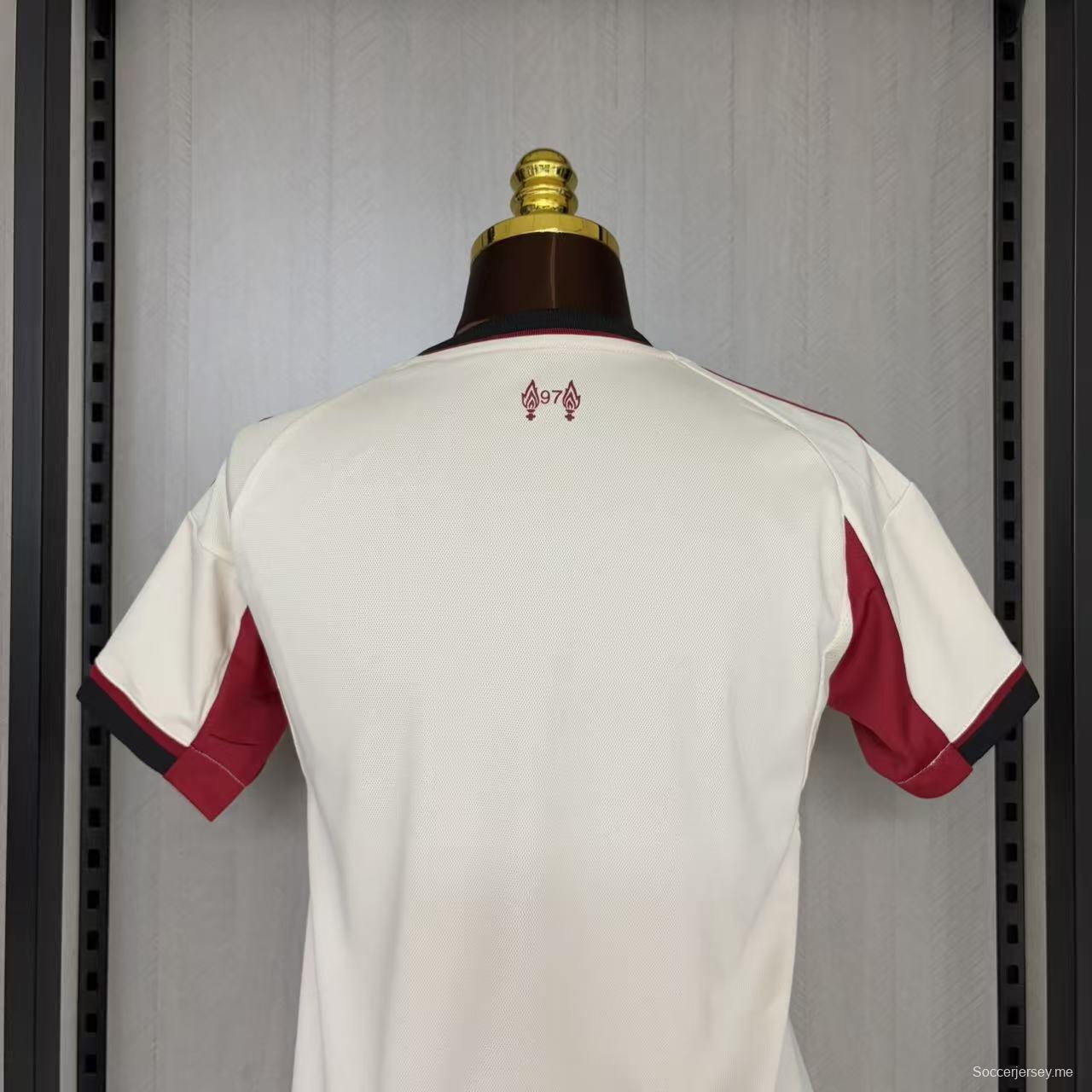 25/26 قميص ليفربول للسيدات خارج الملعب