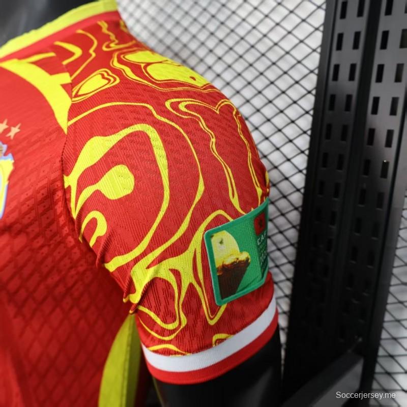 نسخة اللاعب 2026 قميص جمهورية الكونغو الديمقراطية خارج الديار باللون الأحمر والأصفر الملتهب