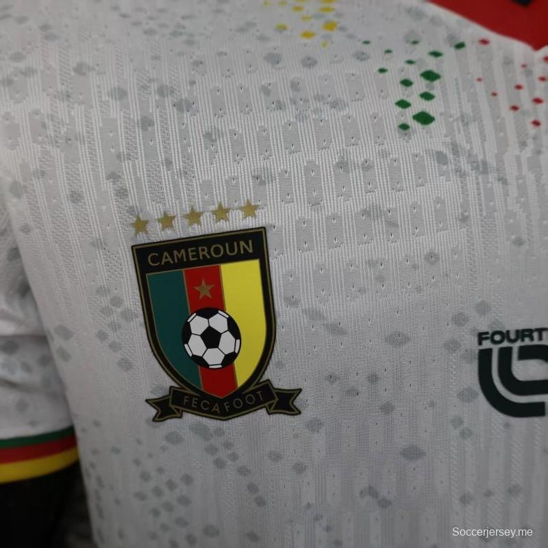 2026 نسخة اللاعب الكاميرون قميص أبيض مع أحمر، نقشة نقطية