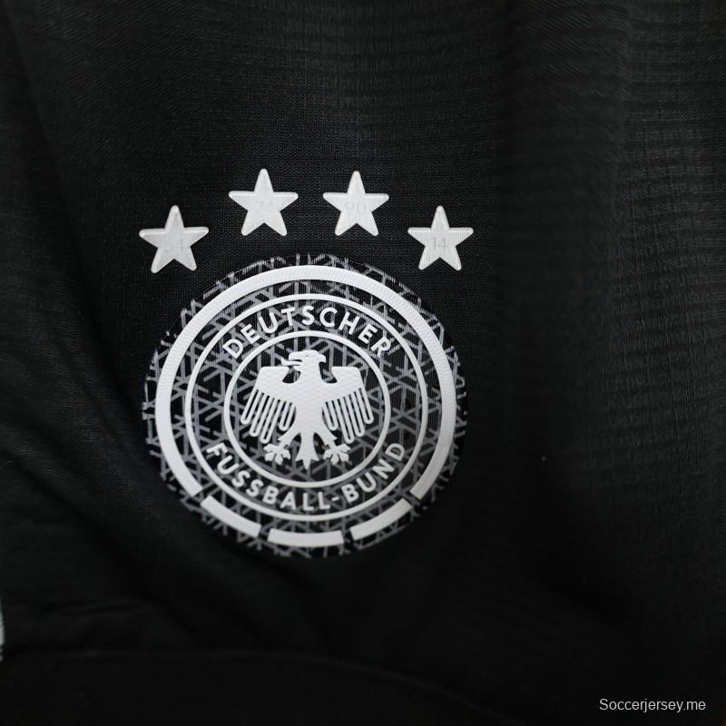 2026 نسخة اللاعبين ألمانيا شورت أسود مع خطوط بيضاء