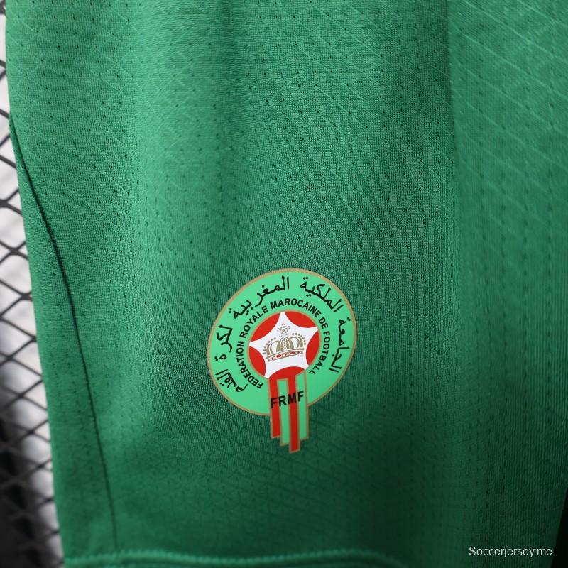 2026 نسخة اللاعبين المغرب الأخضر مع شورت أحمر على الجوانب