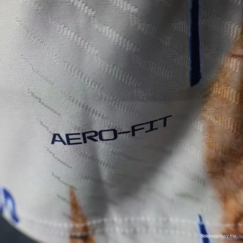 قميص نسخة خاصة من إصدار 2026 للمنتخب البرازيلي (CBF) بتصميم فني مرسوم يدويًا، يظهر عليه كل من رونالدو ورونالدينيو