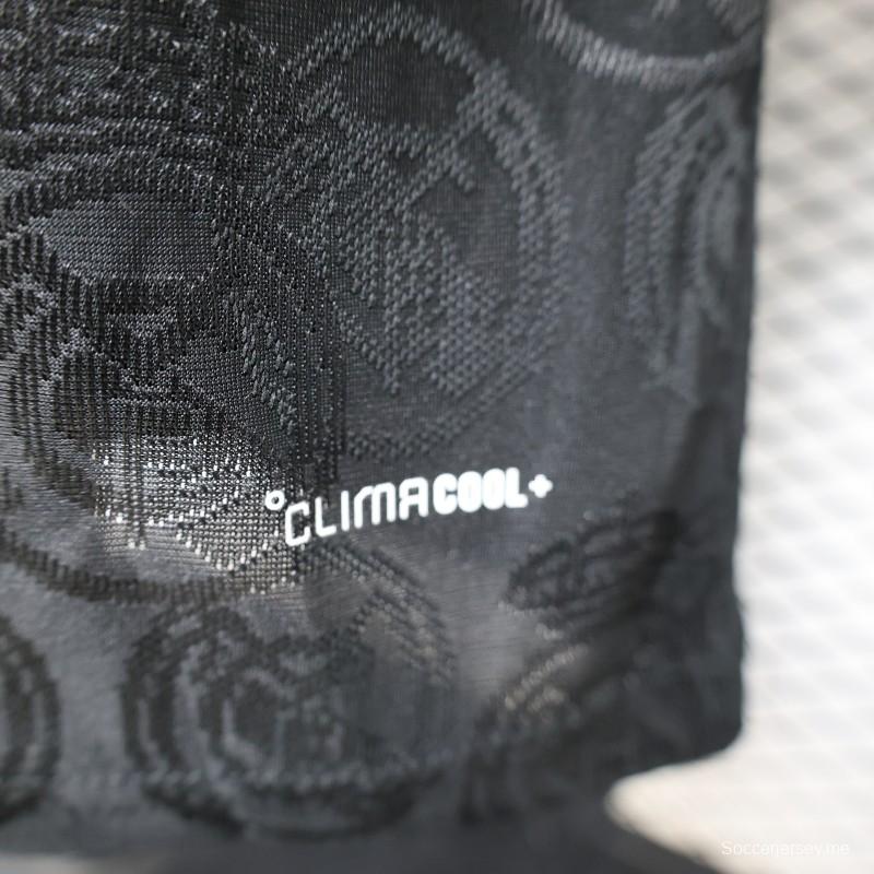 25/26 نسخة اللاعبين ريال مدريد أسود مع شعار خفيف على القميص