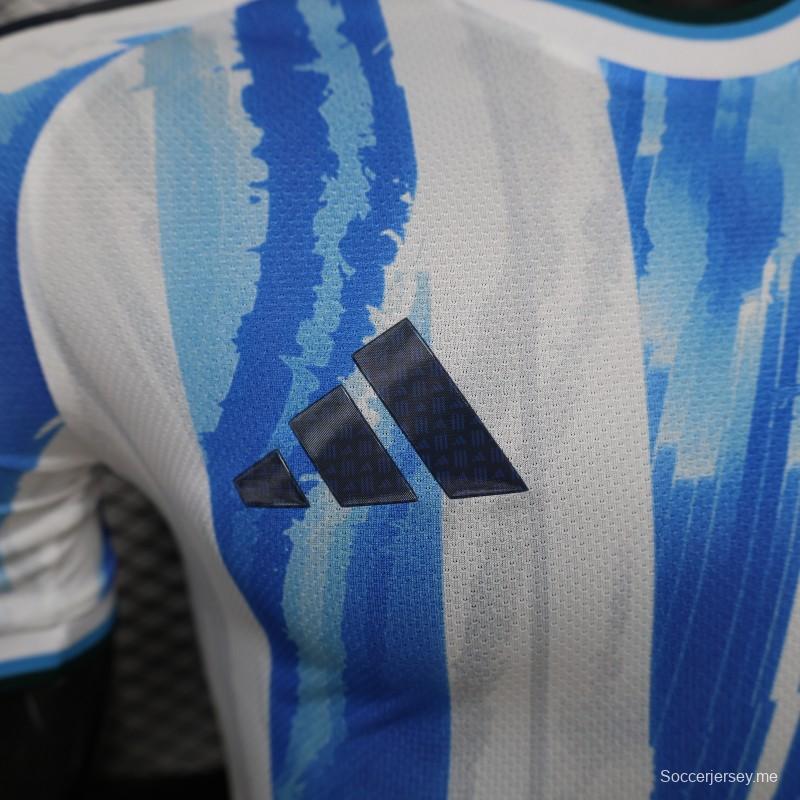 2026 نسخة اللاعبين الأرجنتين قميص أبيض وأزرق فاتح مع خطوط فرشاة