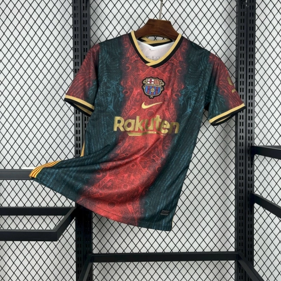 قميص برشلونة التصميمي الكلاسيكي لموسم 2021/22