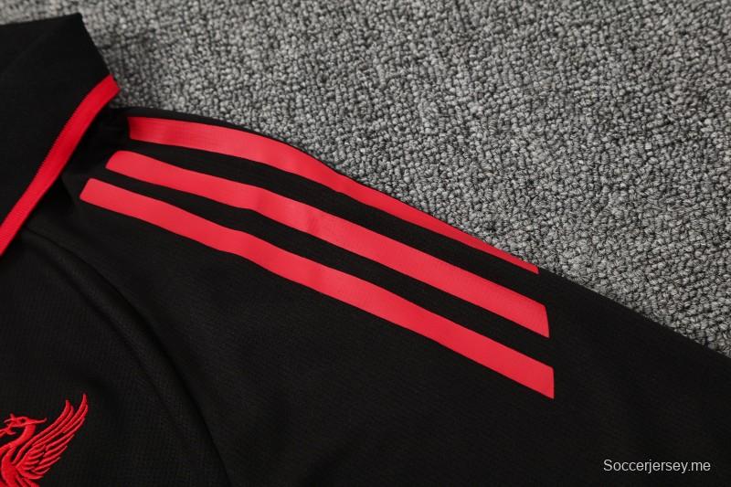 26/27 بدلة رياضية من ليفربول تتألف من قميص بولو أسود وسروال طويل