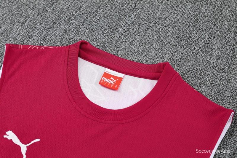 طقم مكون من سترة تدريب مغربية حمراء بلا أكمام + شورت أخضر