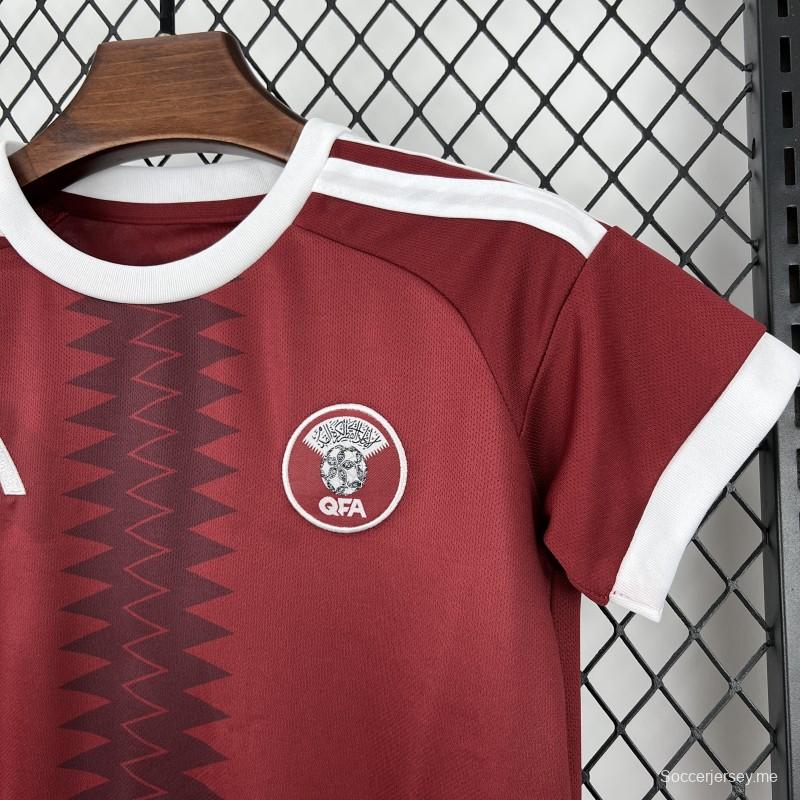 الزي الرسمي لفريق قطر للأطفال في كأس العالم 2026