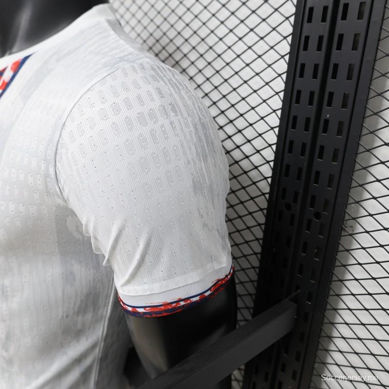 قميص اللاعب الإصدار 2026، إنجلترا، أبيض وأزرق وأحمر، بتصميم الأسد الرمزي، إصدار خاص