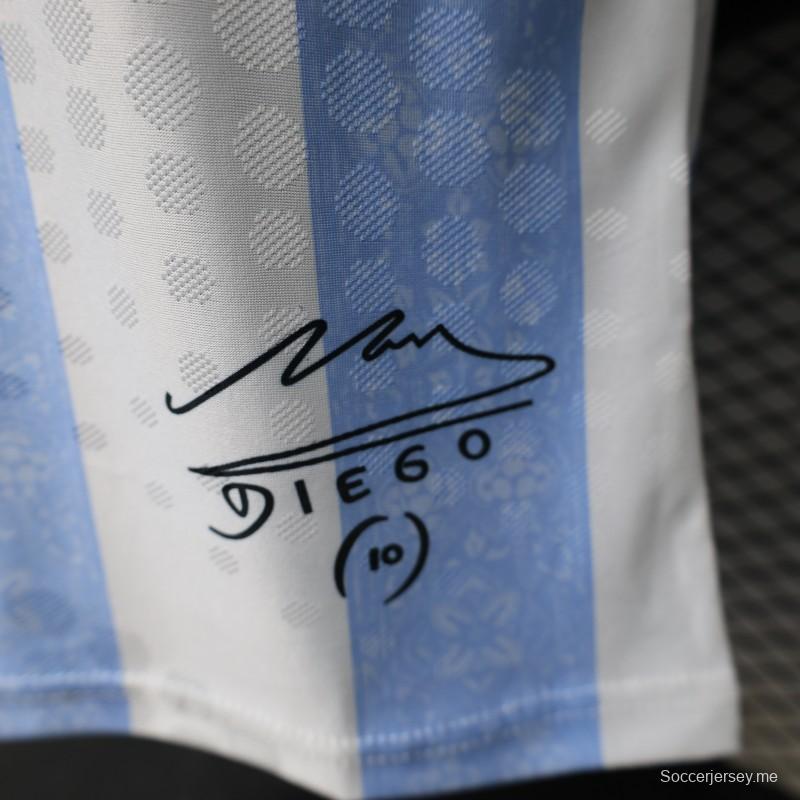 قميص اللاعب الإصدار 2026، قميص الأرجنتين الرئيسي باللون الأزرق الفاتح والأبيض بخطوط عمودية، إصدار خاص