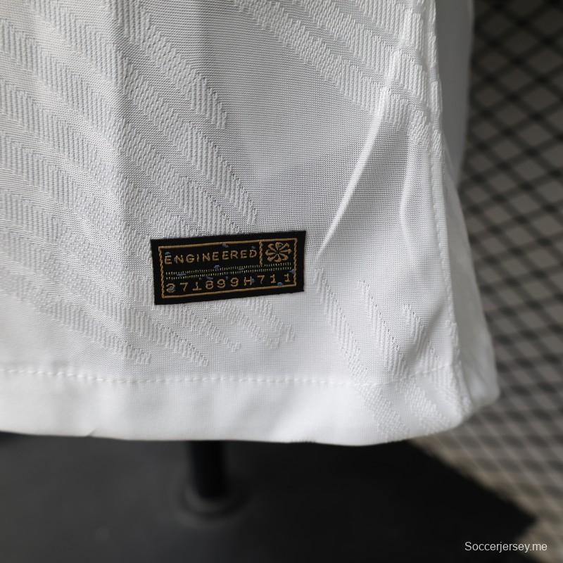 قميص اللاعب الإصدار 2026 باللون الأبيض بنمط أوراق النخيل، إصدار خاص