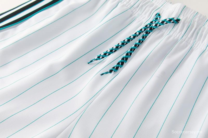 26/27  قميص ليفربول أبيض بأكمام قصيرة + شورت كرة قدم