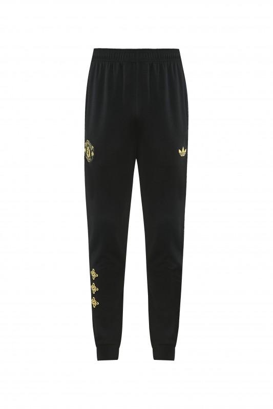 26/27 مانشستر يونايتد - بدلة رياضية سوداء بغطاء رأس وبنطال طويل