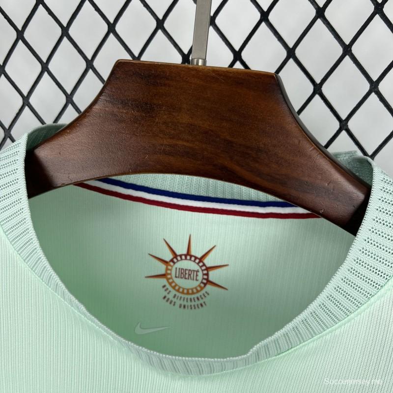 قميص فرنسا للرجال في كأس العالم 2026 (قميص المباريات الخارجية)