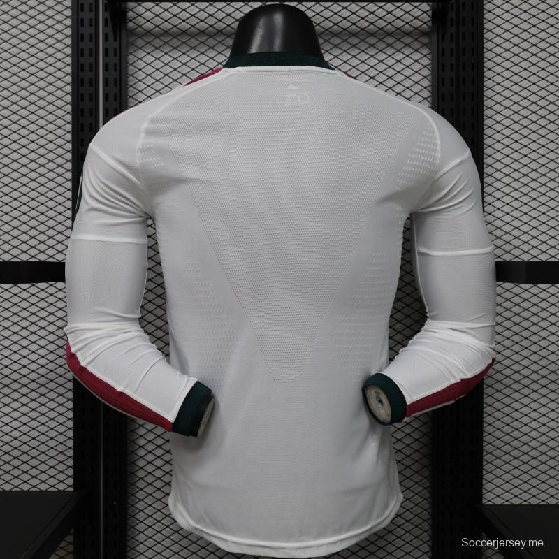 قميص اللاعب رقم 26/27، ريال مدريد، أبيض بخط بورجوندي، قميص المباراة الرئيسية بأكمام طويلة
