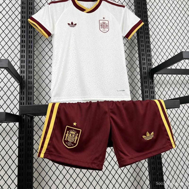 الزي الخارجي لمنتخب إسبانيا للأطفال في كأس العالم 2026