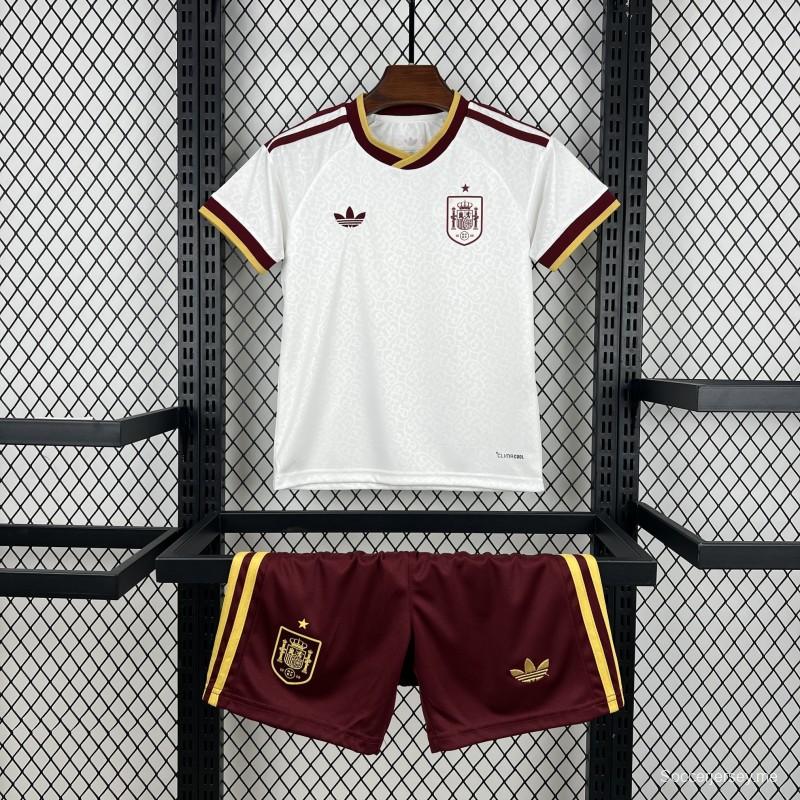 الزي الخارجي لمنتخب إسبانيا للأطفال في كأس العالم 2026