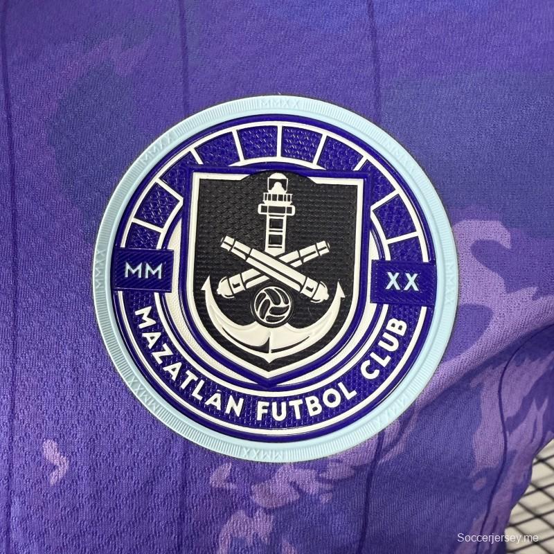 قميص لاعب نسخة 25/26 لنادي مازاتلان لكرة القدم باللون الأرجواني بنمط "ماربل واش"