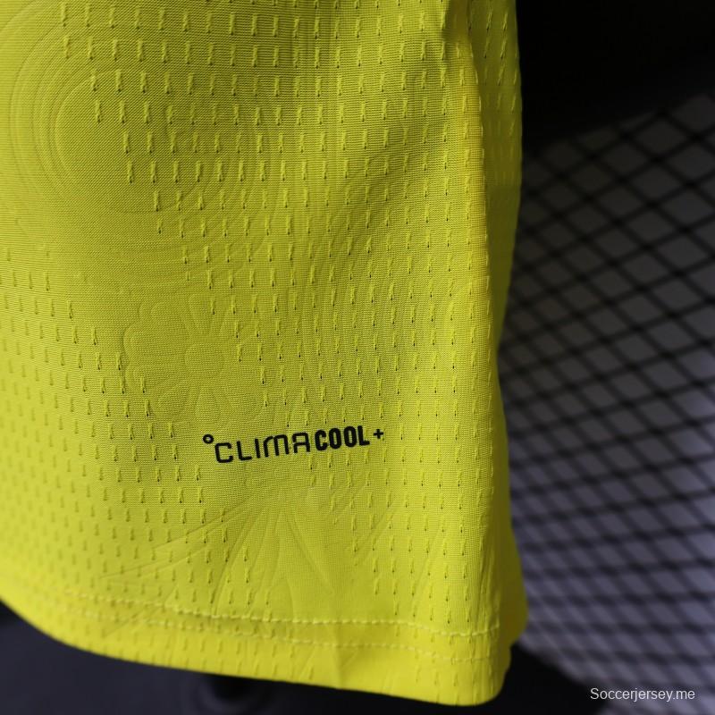 قميص الفريق المضيف من إصدار اللاعب 2026 باللون الأصفر مع لوحة زرقاء
