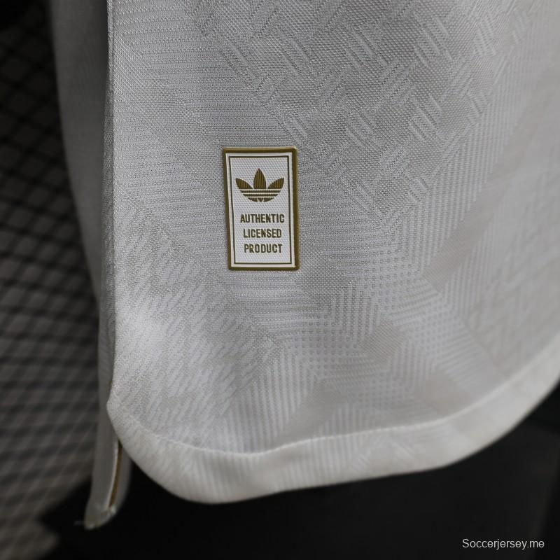 قميص اللاعب رقم 26/27 للمملكة العربية السعودية  قميص المباراة الرئيسي باللونين الأبيض والذهبي