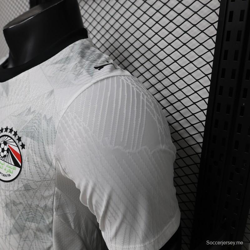 قميص اللاعب خارج الملعب، إصدار 2026، مصر، أبيض مع رمادي