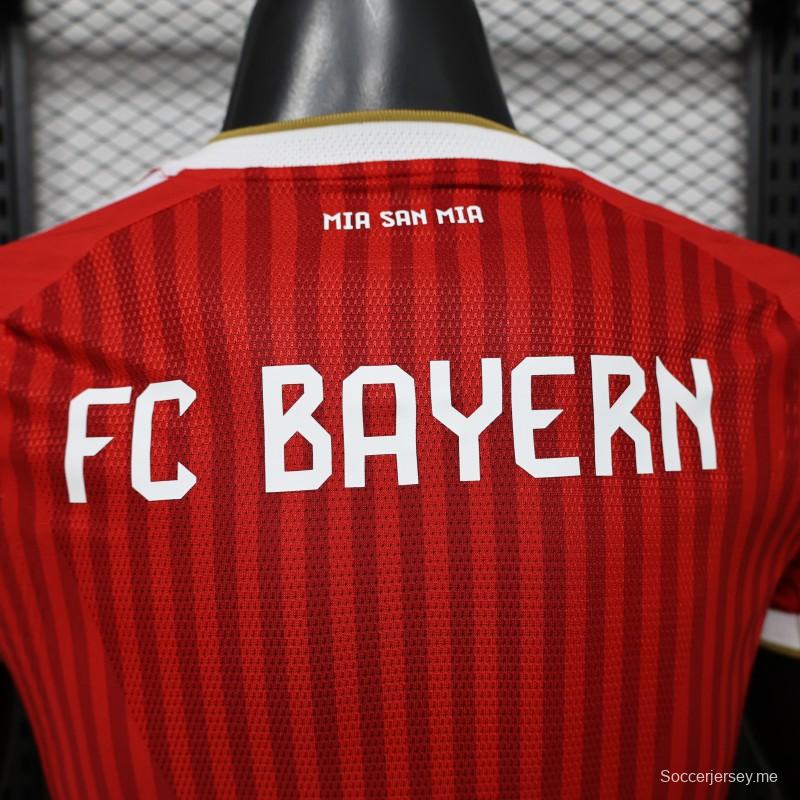قميص اللاعب رقم 26/27، بايرن ميونيخ الأحمر بخطوط متناسقة، قميص المباراة الرئيسية