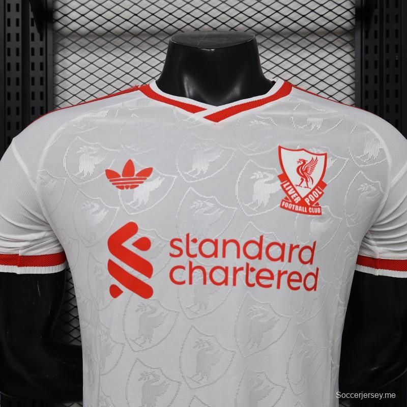 قميص ليفربول الأبيض للاعبين من موسم 2026/2027