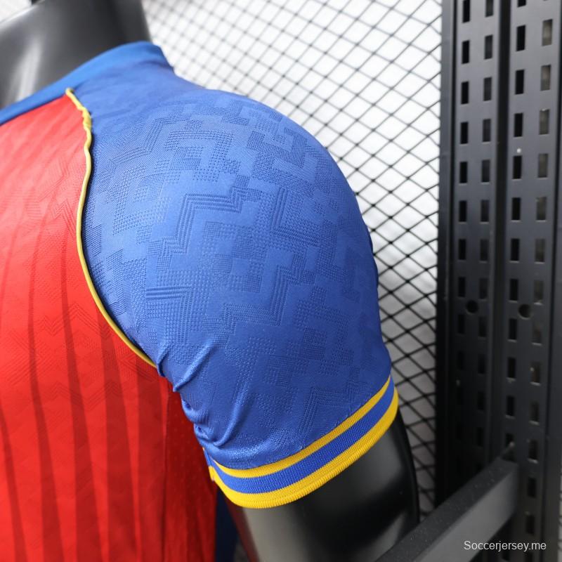 قميص اللاعب إصدار 26/27 لفريق برشلونة باللون الأزرق الملكي والأحمر القرمزي بخطوط عمودية  إصدار خاص