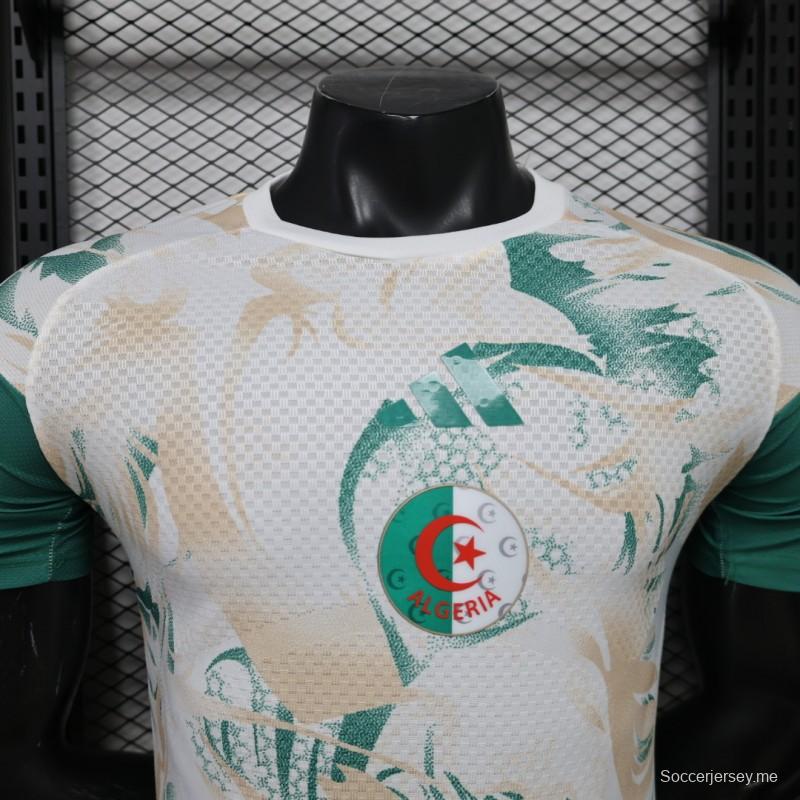 قميص اللاعب رقم 26/27، نسخة خاصة، قميص المنتخب الجزائري الأبيض للعب على أرضه