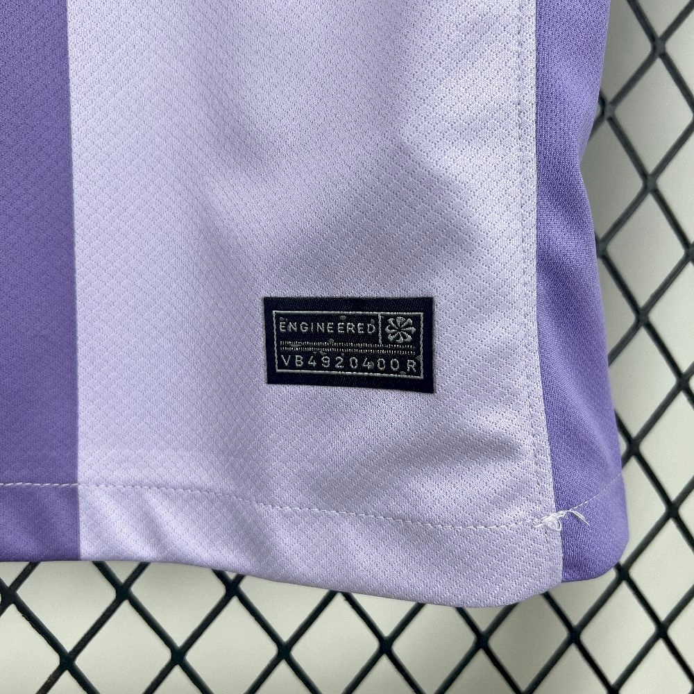 2025/26 قميص فريق برايتون آند هوف ألبيون آند هوف ألبيون آواي