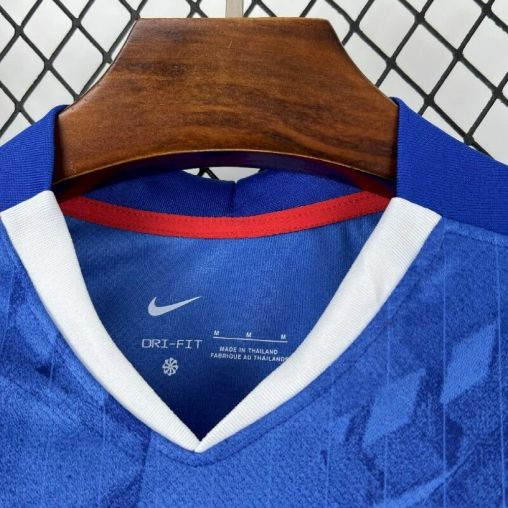 2025/26 قميص تشيلسي بمناسبة مرور 120 عاماً على تأسيسه