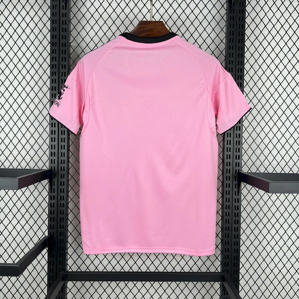 2025/25/26 قميص ليستر سيتي خارج ملعبه